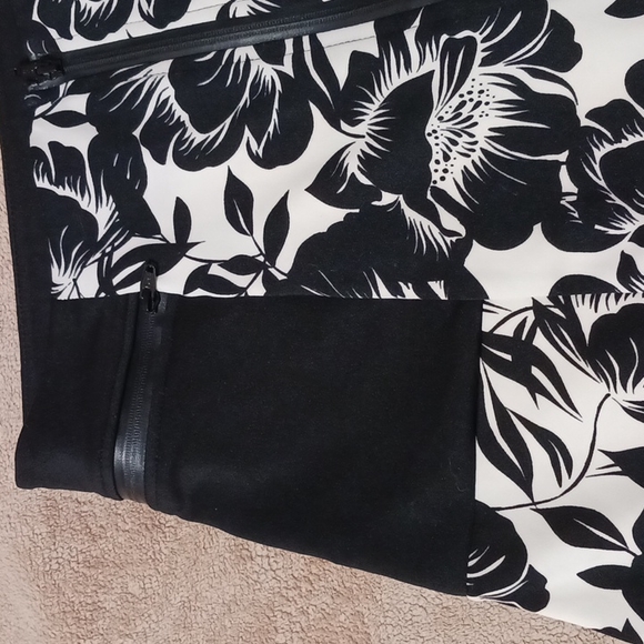 Black & White Skirt Floral Size 16 Back zipper pockets, full zipper in back. New - Picture 3 of 6